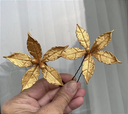 Pin flores rústicas dourado (dupla)