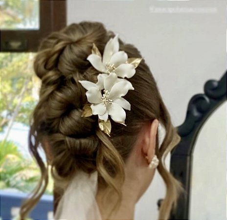 Pin Lírio Simone dourado / Unidade