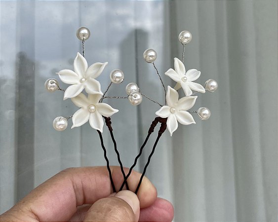 Pin jasmins com pérolas