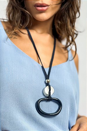 Colar Longo Peça Resina Grande Vazada