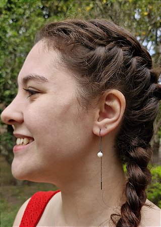 Brinco ear line com pérola ANTIALÉRGICO