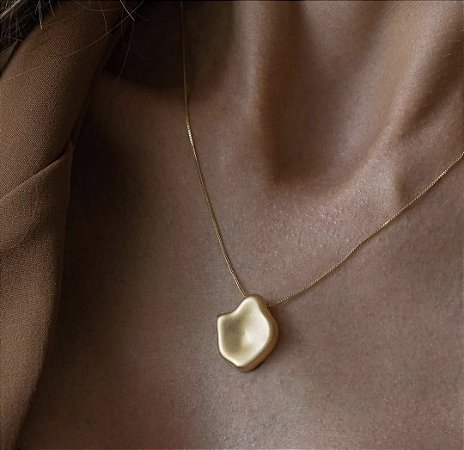 Gargantilha com pingente orgânico fosco ANTIALÉRGICA