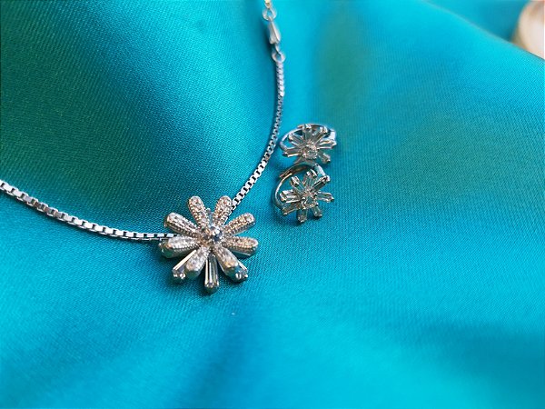 Conjunto de cristal cravejado em zircônias