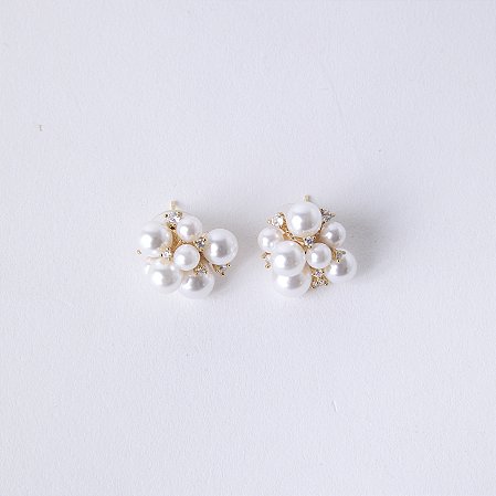 Brinco de Metal com Pérolas e Strass