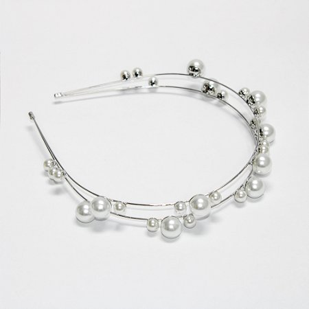 Arco de Metal com Pérolas Elegantes