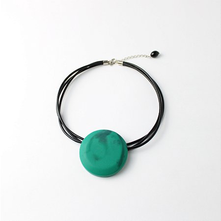 Colar Resina Redondo com Pingente Verde Fosco