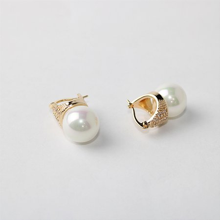 Brinco Metal Bolas Pérola