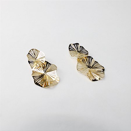 Brinco Metal Vazado Dourado