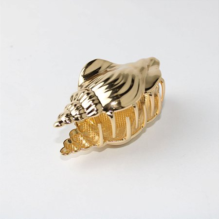 Prendedor Metal Piranha Concha Dourado