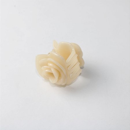 Prendedor Resina Piranha Flor Off White