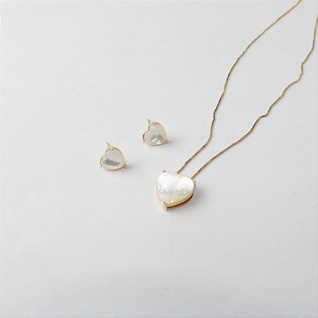 Conjunto Colar e Brincos Coração em Madrepérola Dourado
