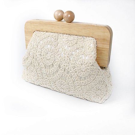 Bolsa Clutch Estilo Crochet com Fecho de Madeira