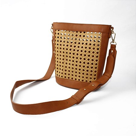 Bolsa Lateral Bucket Caramelo com Detalhe em Palha