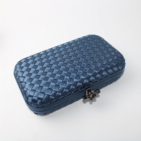 Bolsa Clutch em Cetim Trançado com Fecho Luxo