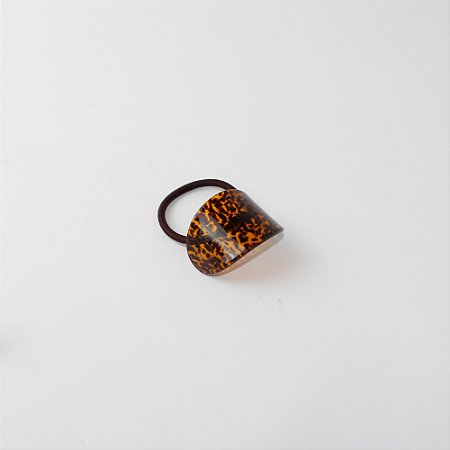 Elástico de Cabelo com Detalhe em Resina Curvada