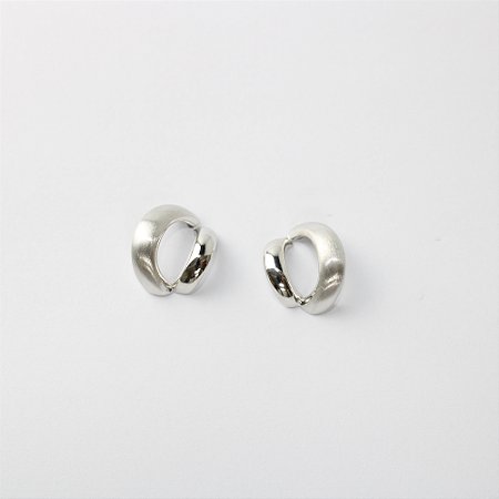 Brinco Folheado Vazado com Mix de Acabamentos Prata