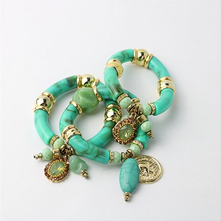 Kit Pulseira de Resina com Pingentes e Detalhes Dourados