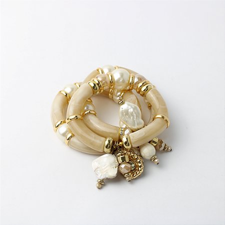 Kit Pulseira de Resina com Pérolas e Pingentes Bege
