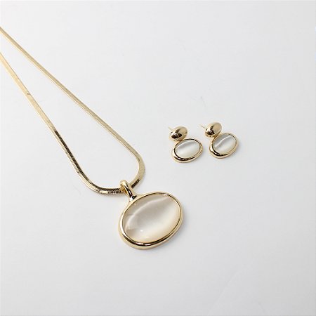 Conjunto de Colar e Brincos Dourado com Pendente de Madrepérola