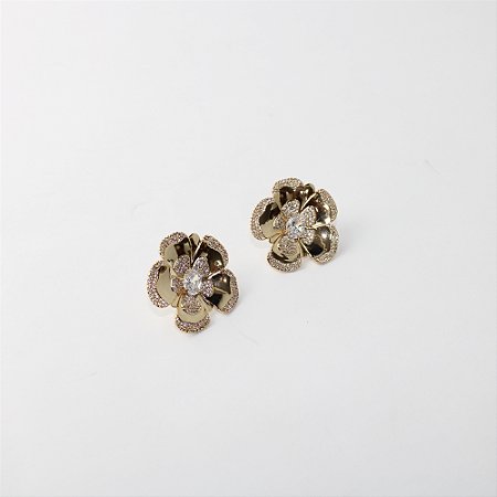 Brinco de Metal Flor Cravejado com Zircônias
