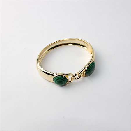 Pulseira Metal Bracelete Dourada com Detalhe de Elo e Pedras Verdes