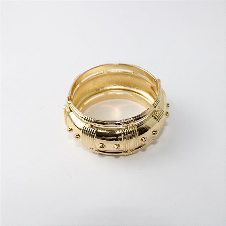Pulseira Bracelete Largo de Metal com Textura e Tachas
