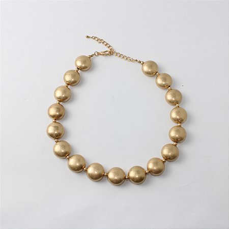 Colar Curto de Metal com Esferas em Banho Dourado