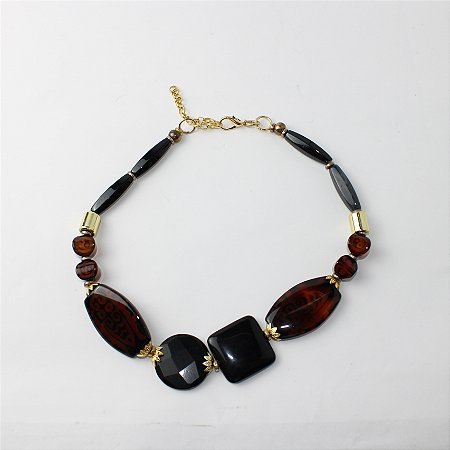 Colar de Metal Curto com Mix de Resinas Preto e Tartaruga