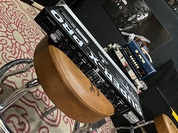 Crossover Behringer CX3400 Super-X Pro 110V – semi novo
