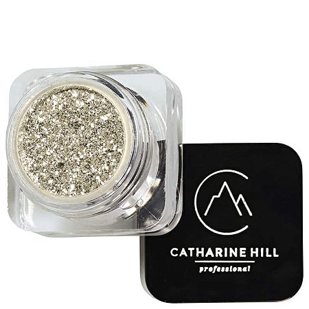 Catharine Hill, jogo de maquiagem realista - thirstymag.com