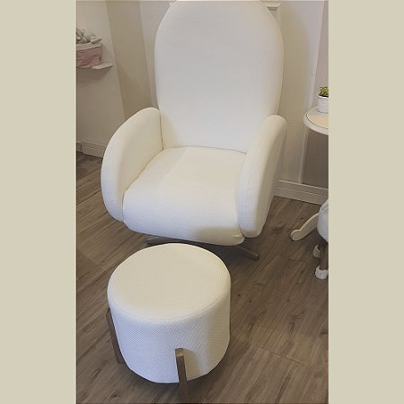 Poltrona de Amamentação Mavie com Balanço Giro e Puff