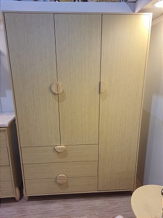 Guarda Roupa Infantil Gracia 3 Portas Pés Madeira (3 Cores Disponíveis)