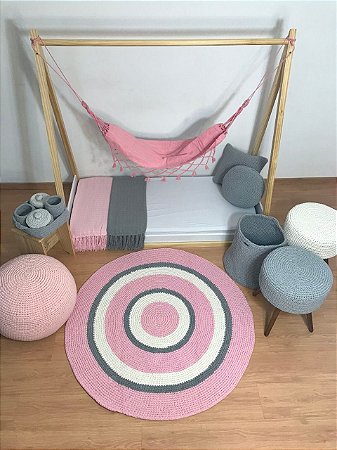 Tapete Infantil Crochê Rosa Branco e Cinza