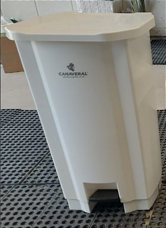 Lixeira com pedal 100 litros s/ rodas Tonk