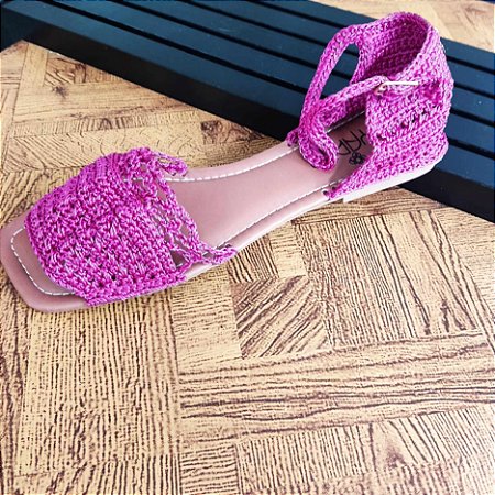 SANDÁLIA DE CROCHÊ, TAMANHO 38, COR-ROSA COM DETALHES NA FRENTE