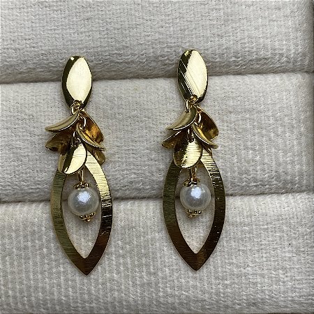 Brinco Pétalas com Pérola Semijoia Ouro