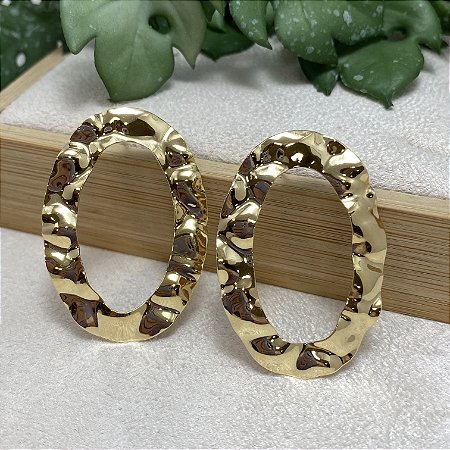 Brinco Orgânico Oval Martelado Semijoia Ouro