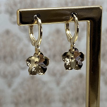 Brinco Argolinha Flor Lisa Semijoia Ouro