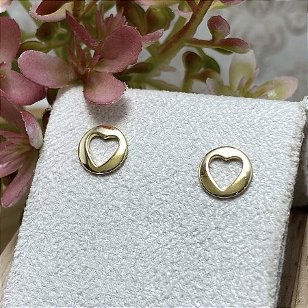 Brinco Coração Vazado Moldura Semijoia Ouro