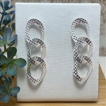 Brinco 3 Elos Martelados Semijoia Prata