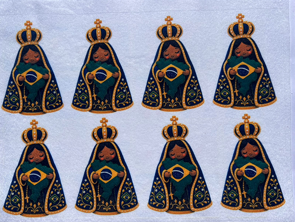 Nossa Senhora Aparecida acolhendo o Brasil "Coleção costurado a mão"