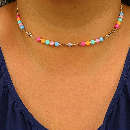 Colar choker com bolinhas coloridas e ponto de luz