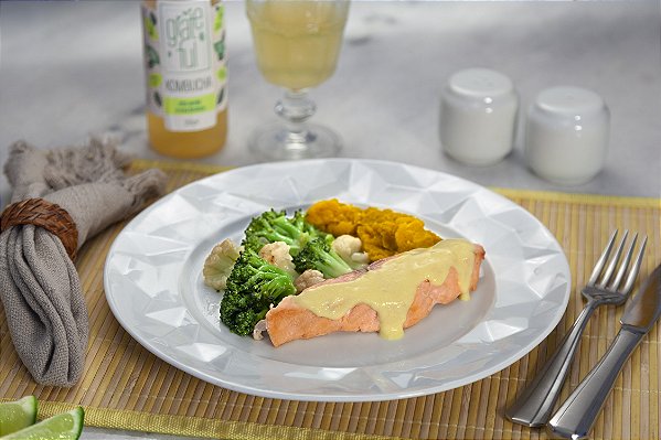 Salmão ao molho de maracujá - LOW CARB