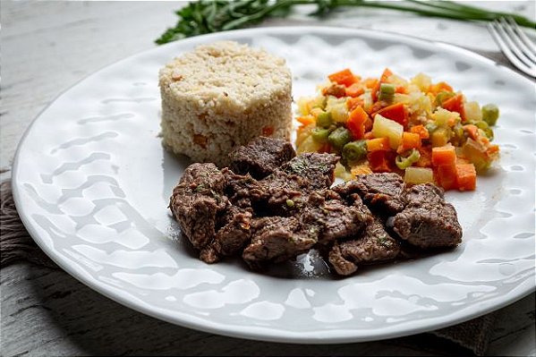 Picadinho de carne c/ couscous marroquino e legumes salteados