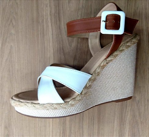 sandalia anabela da moda