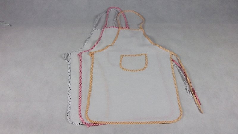 Avental Infantil de Pano Branco Liso com Viés Colorido Variado 100% Algodão 38x60cm