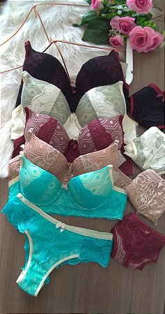 CONJUNTO RENDADO SUTIÃ COM BOJO E CALCINHA ASA DELTA