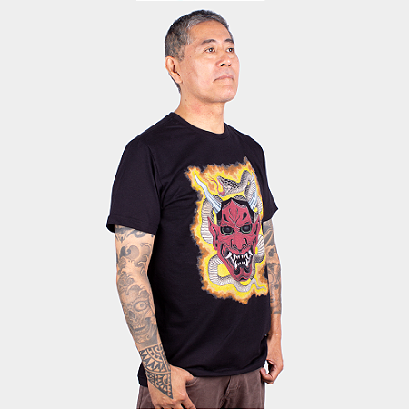 Camiseta Christian Arae Hannya e Hebi Preta.