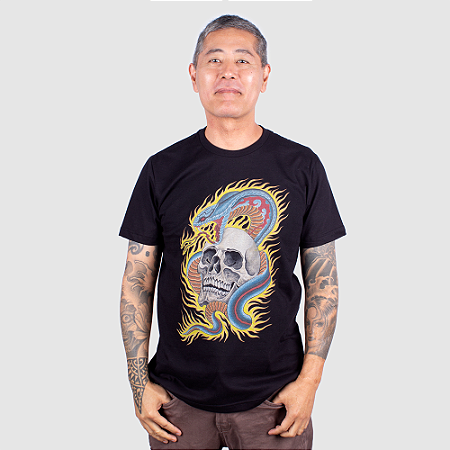 Camiseta Christian Arae Skull e Naja Preta.