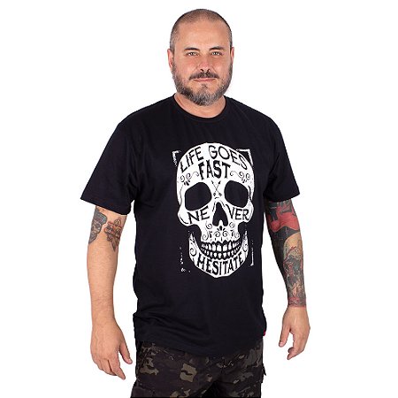 Camiseta Plus Size Caveira Life Fast Preta.